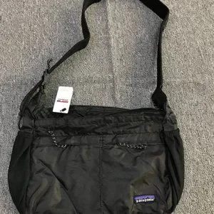 PATAGONIA LIGHTWEIGHT TRAVEL COURIER15L黒 PATAGONIA LIGHTWEIGHT TRAVEL COURIER15L黒 - メルカリ
